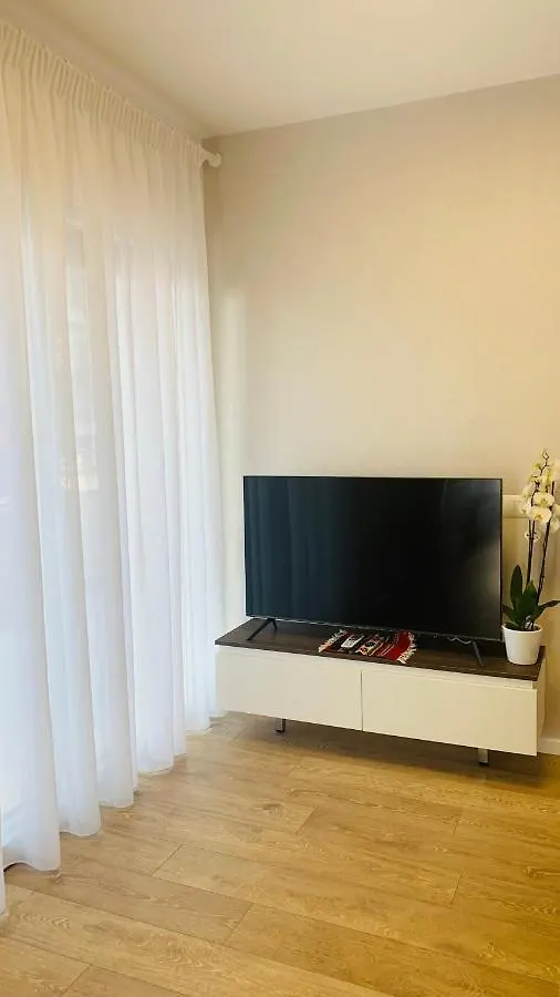Proper Central Apartment 地拉那